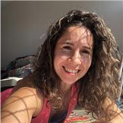 Clases de yoga integral, adaptadas a tus necesidades. Jovenes, adultos, gestantes y puérperas, adultos mayores, personas con diversas patologías. Grupos reducidos e individuales